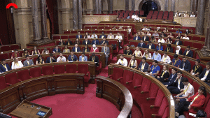 estudiants al hemicicle del Parlament de Catalunya