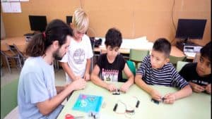 15 barris de Barcelona ofereixen extraescolars  gratuïtes