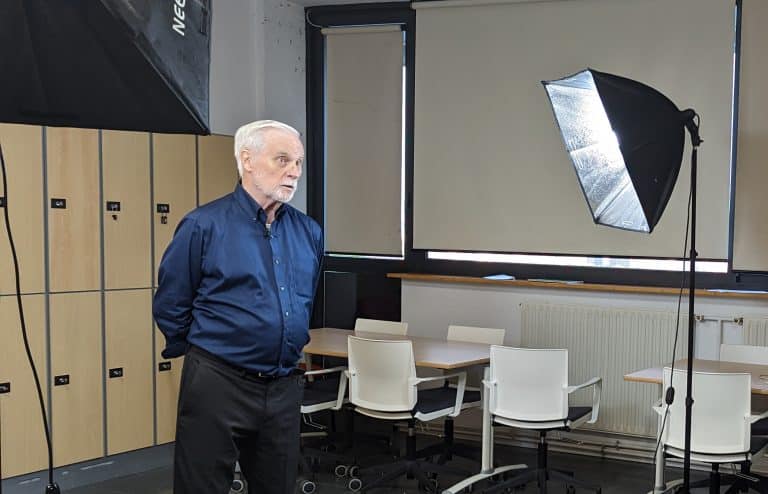 Dr. Peter Bishop durant l'entrevista