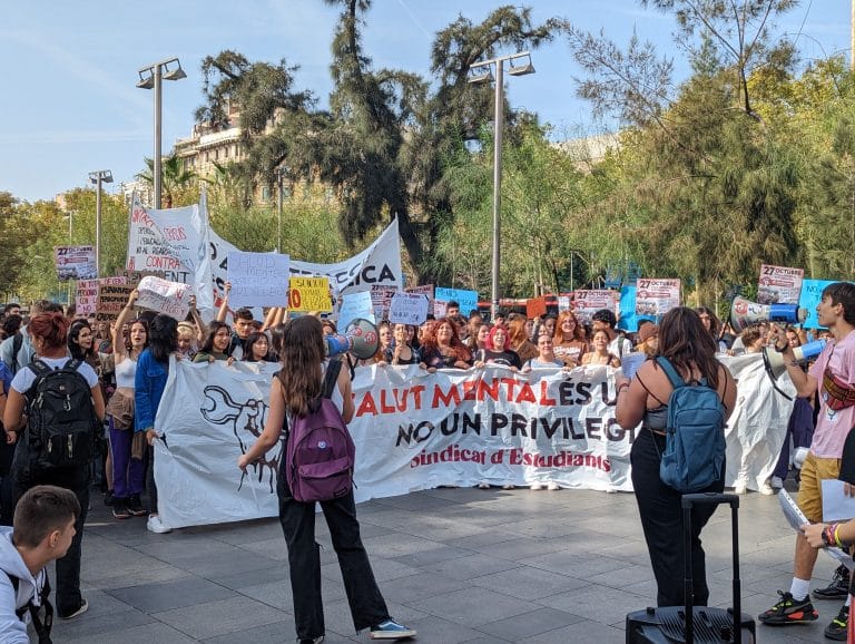 Estudiants universitaris manifestant-se a Barcelona