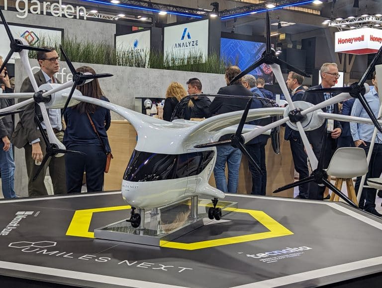 imatge d'un dron taxi aterrat a una base dron d'aterratge