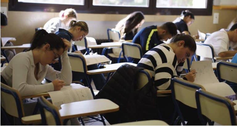 alumnes passat la prova d'aptitut professional per ser docents