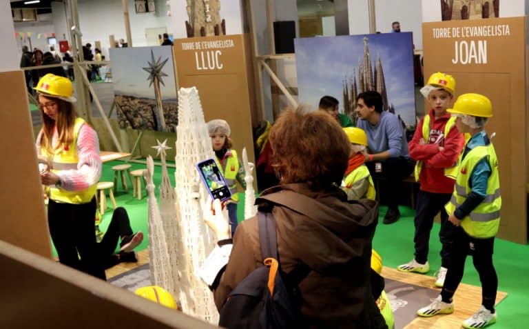nens jugant al Festival de la infància de Barcelona