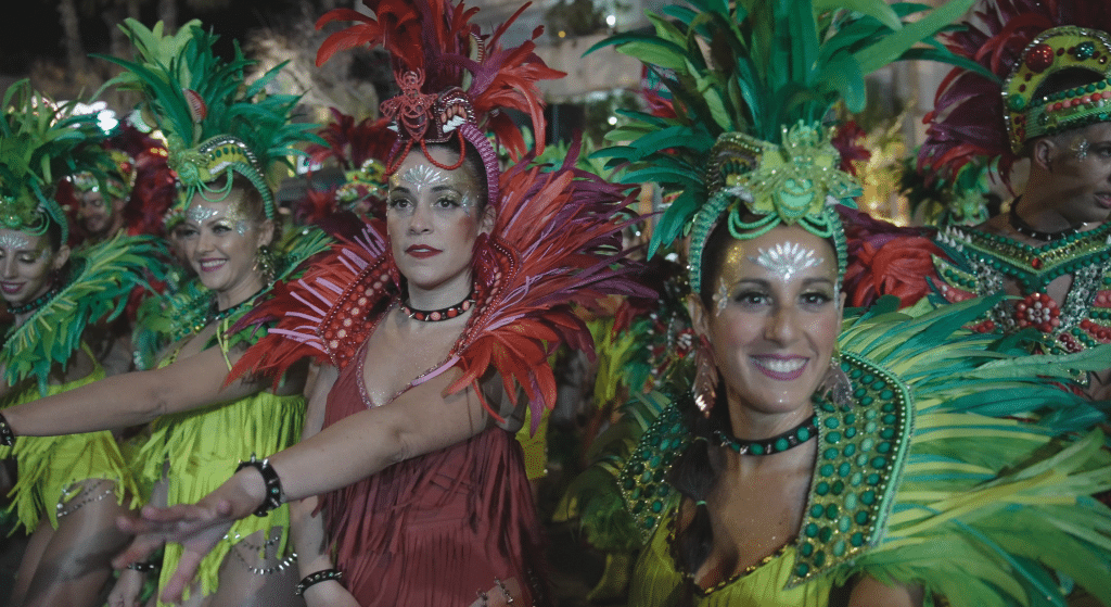 Colla A Saco Sitges! a la rua de l'Extermini, Carnaval Sitges 2024