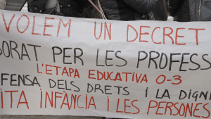Ustec protesta al carrer davat del Departament d'Educació a Barcelona
