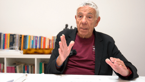 Imatge Dr. Eduard Estivill durant l'entrevista sobre la importància del son als infants