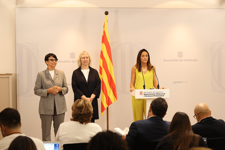 Consellera d’educació i formació Professional: Esther Niubó Secretària general, Teresa Sambola Secretària de Polítiques educatives, Josefa Beltran