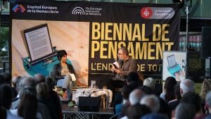 Reinventar la democràcia o defensar-la??