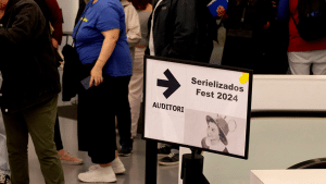 imagtge d'accés a una sala del Serielizados Fest a Barcelona