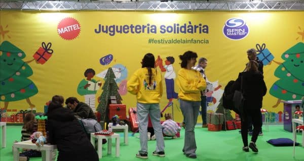 Imatge d'un nen jugant a la Fira de la Infància 2024, Barcelona