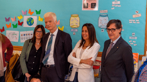 President Illa, Esther Niubó, Andreas Schleicher, acord entre Generalitat i OCDE per millorar l'educació