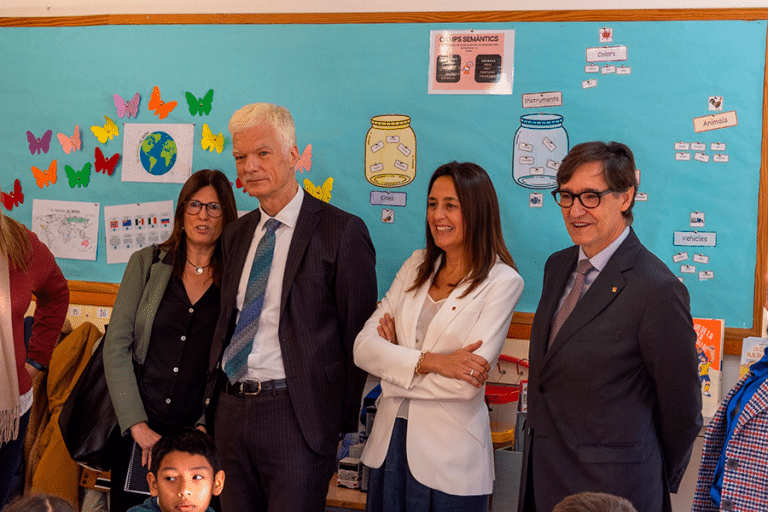 President Illa, Esther Niubó, Andreas Schleicher, acord entre Generalitat i OCDE per millorar l'educació
