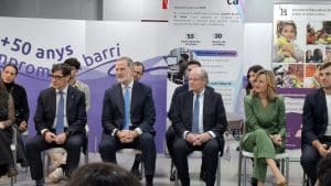 SM Rei Felipe VI, junt al president Illa, Pilar Alegria, David Quirós, alcalde de L'Hospitalet