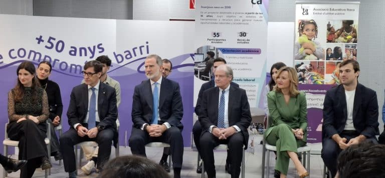 SM Rei Felipe VI, junt al president Illa, Pilar Alegria, David Quirós, alcalde de L'Hospitalet
