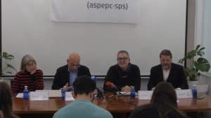 Delegats del sindicat de Professors Secundària a la roda de premsa.