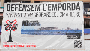 Pancarta que rebutja la construcció del macro parc eòlic a la Costa Brava. Estartit. Girona
