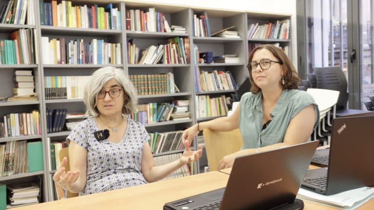 Ariadna Solé, coordinadora de l'Oficina d'Afers Religiosos, i Núria Serra, cap del Departament d'Interculturalitat i Pluralisme Religiós