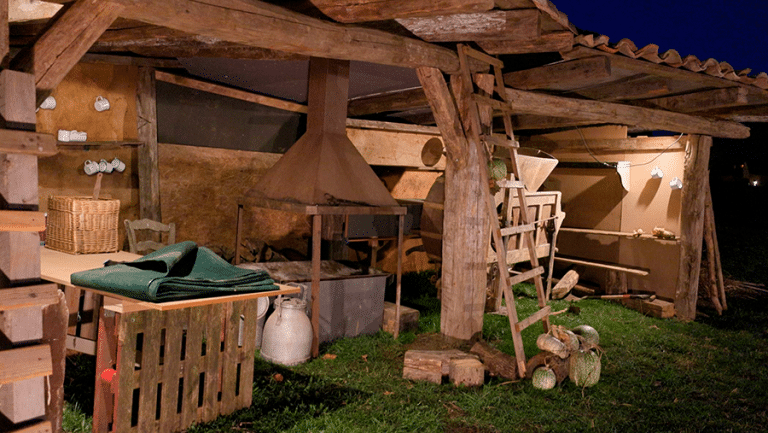 Cabanya construïda pel Pessebre Vivent de Joanetes a la Vall d'en Bas.