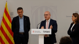 Ignasi Giménez, secretari de Millora Educativa al Dpt. D’Educació i FP Paulo Santiago, cap divisió Assessorament sobre Polítiques Públiques i Implementació de la Direcció d’Educació i Competències de l’OCDE. Diana Toledo, responsable de projecte i analista de polítiques de la mateixa Divisió. A la presentació de l'informe al Dpt. d'Educació i FP