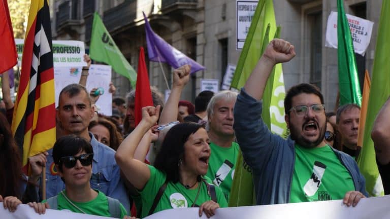 Els sindicats de professors mantenen la vaga del primer dia de classe
