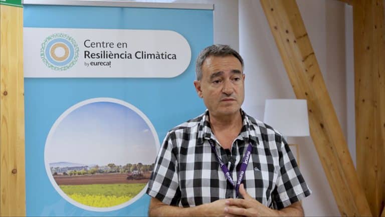 Carles Ibáñez, director del Centre de Resiliència Climàtica d’Eurecat, durant l’entrevista a Amposta sobre la preparació de Catalunya davant els fenòmens climàtics extrems.