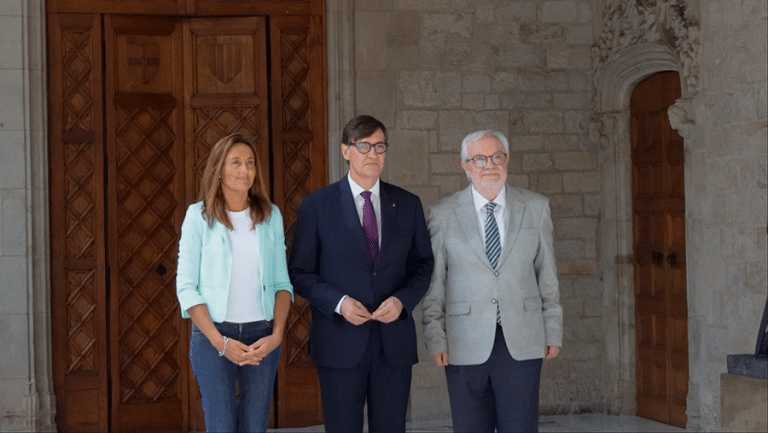 Trobada al Palau de la Generalitat entre Esther Niubó, Salvador Illa i Joan Manuel del Pozo per posar en marxa el debat sobre el futur del sistema educatiu català.