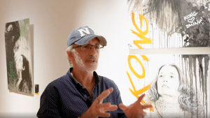 Mo Caró, pintor influenciat pel cinema a l'exposició al centre cultural Miramar de Sitges, Barcelona
